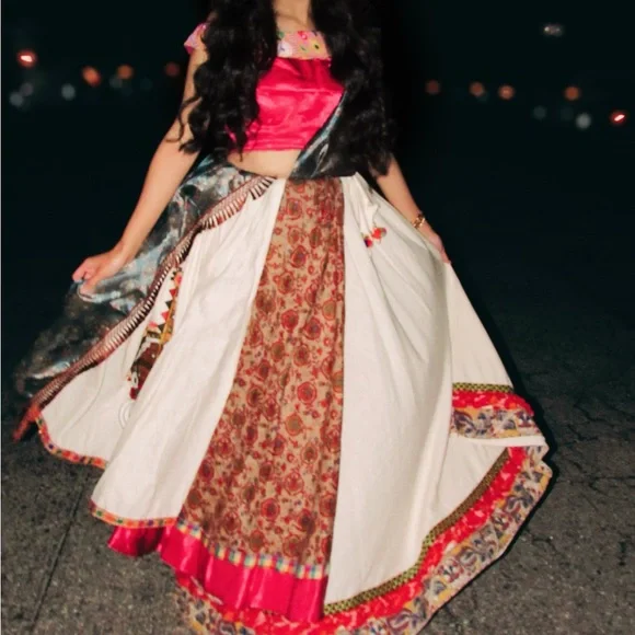 Pink white garba navratri festive traditional chaniya lehenga ghagra choli - Picture 3 of 12